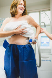 happy woman getting coolsculpting